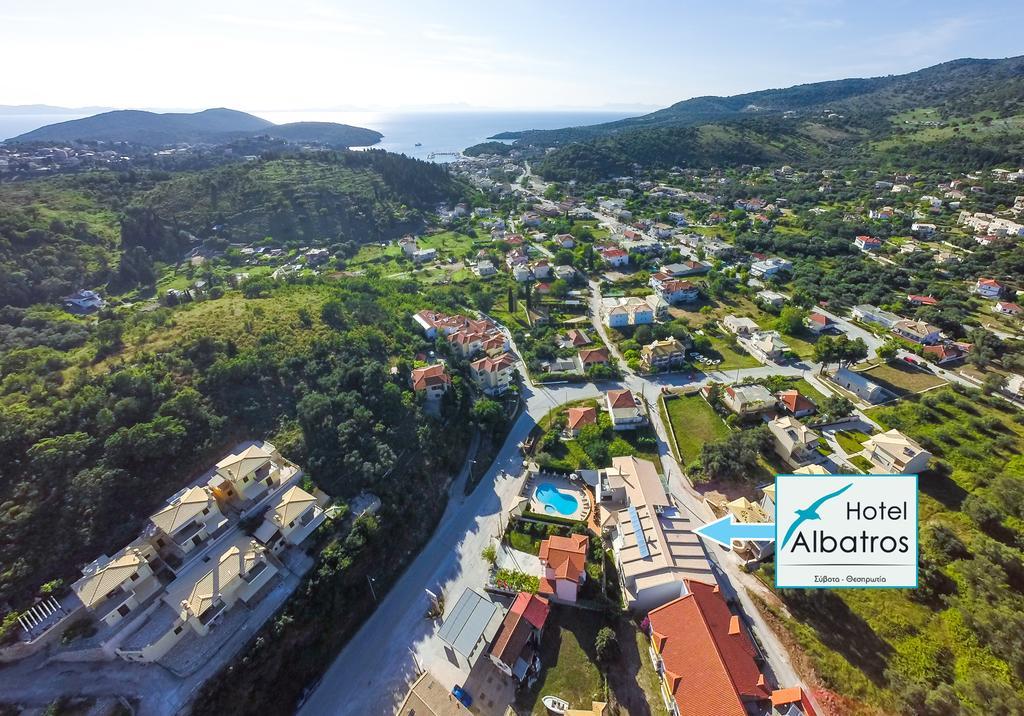 Albatros Hotel Sívota エクステリア 写真